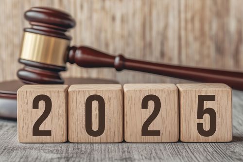 Foto: Richterhammer und Aufschrift 2025